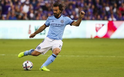 诺亚体育-加拉格尔拼抢时手臂脱臼